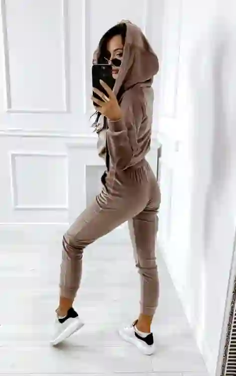 Welurowy komplet dresowy z kapturem Caramel